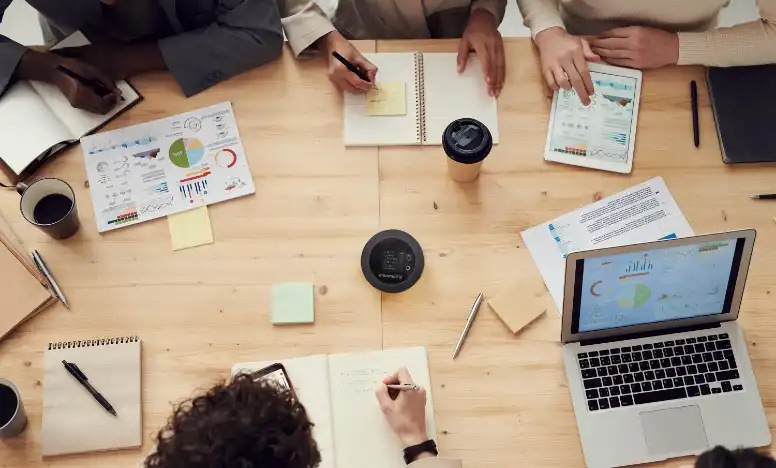 スモールビジネスのオフィスに